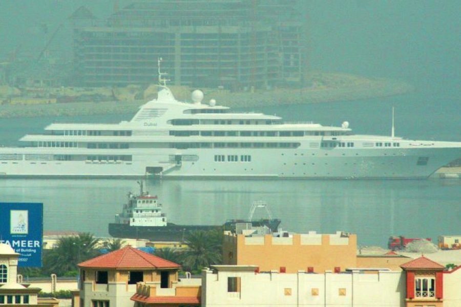 5 Star Mega Yacht Dinner in Dubai